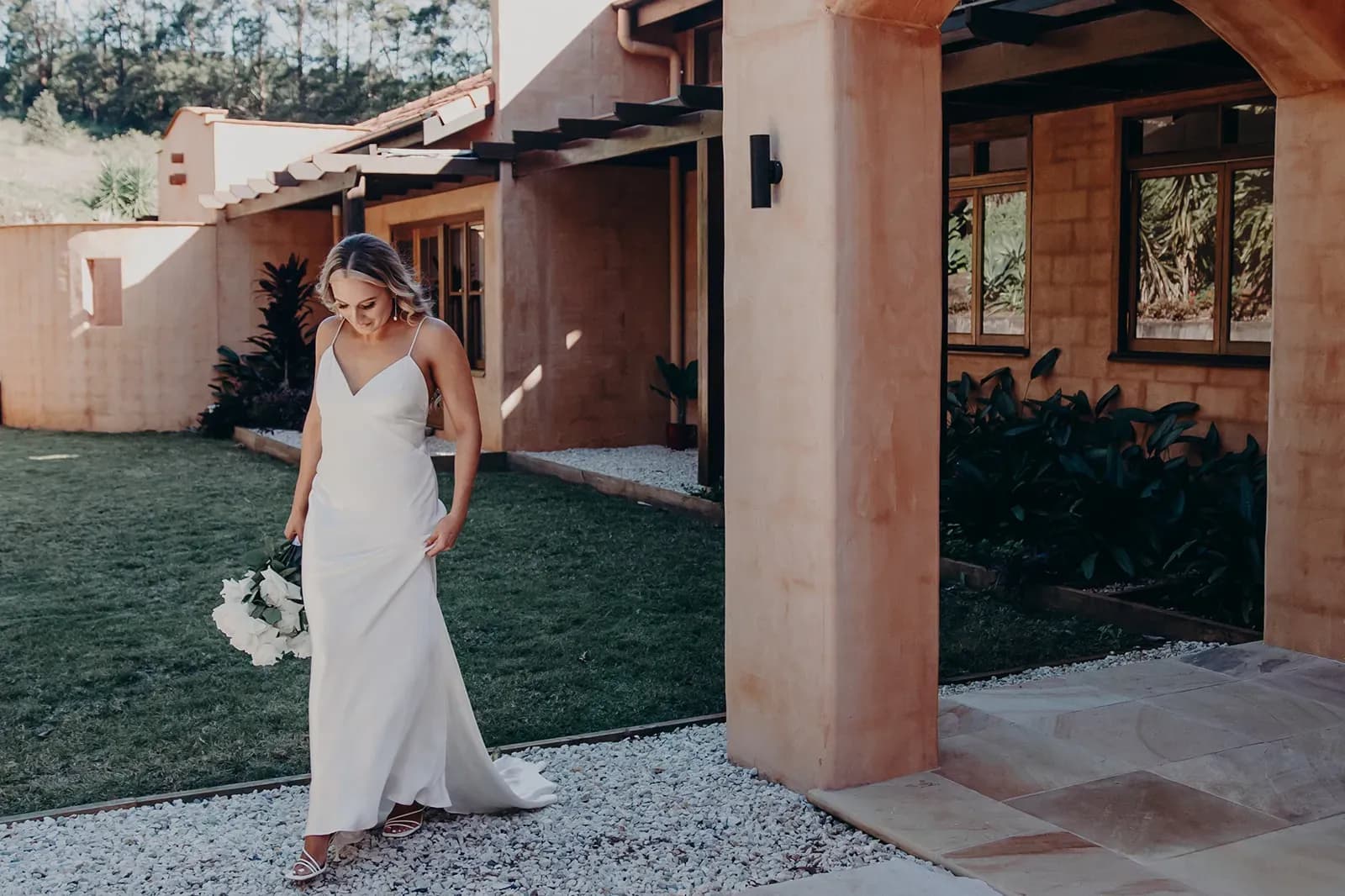 monique_bridal_walk_outdoor_venue_190ecef6b6