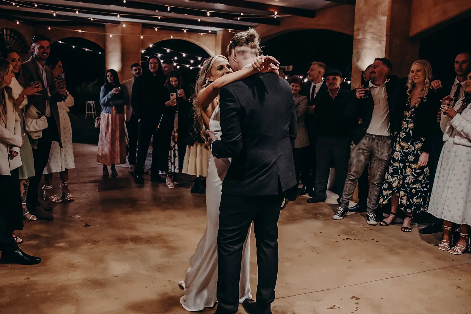 monique_josh_first_dance_guests_watching_7d946a6e9e