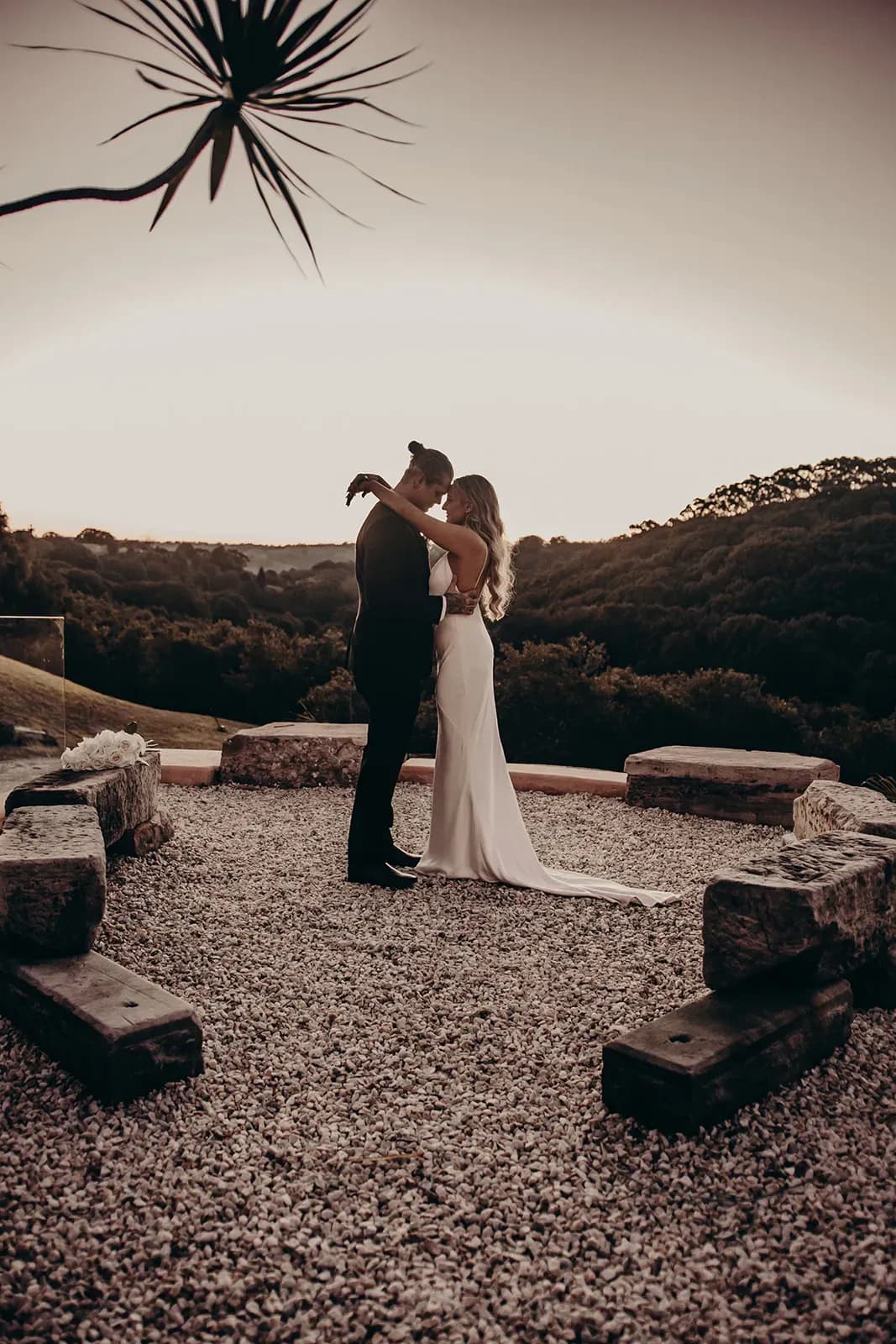 monique_josh_sunset_kiss_rock_circle_73767de504