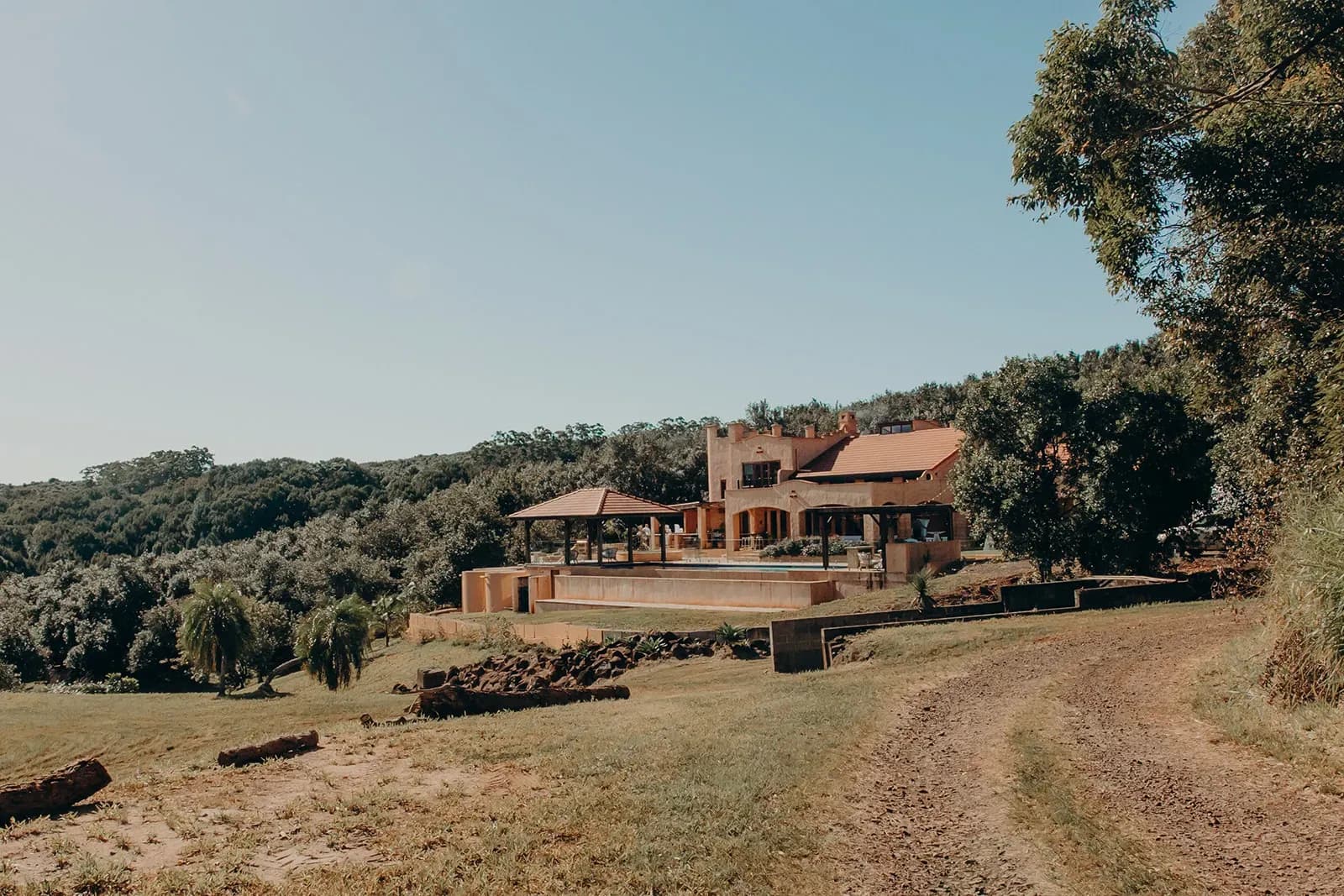 monique_josh_wedding_venue_exterior_5a3902a768