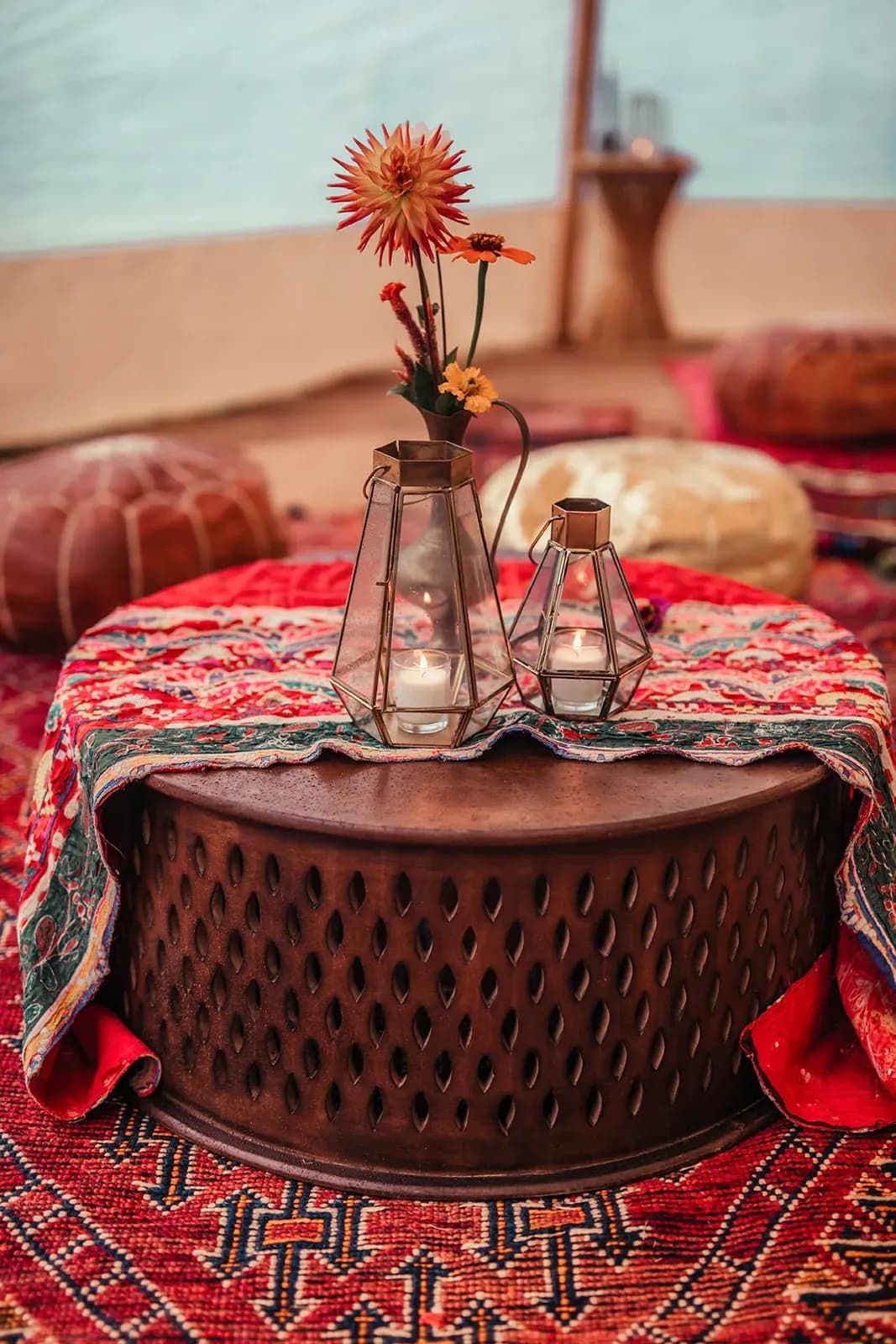 sally_mitch_real_wedding_boho_table_decor_gold_skull_flowers_wedlii_037925126e