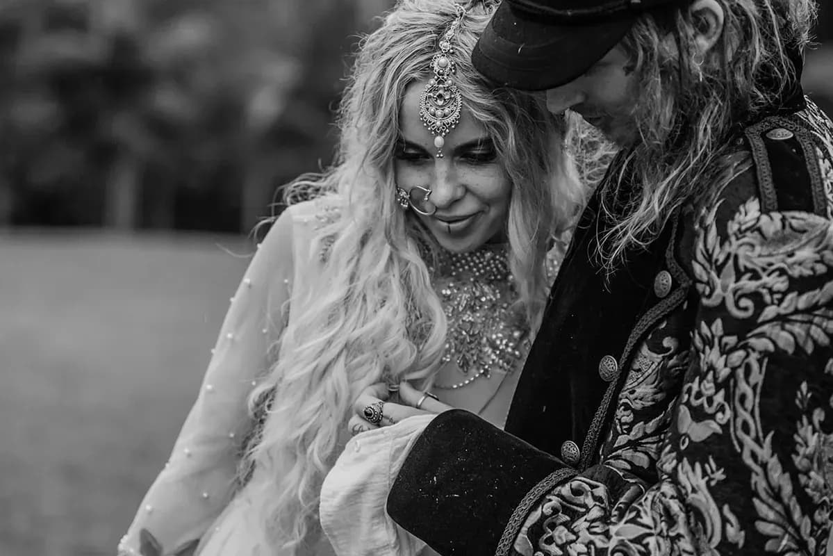 sally_mitch_real_wedding_couple_embrace_rainforest_scenery_wedlii_42b58820a5