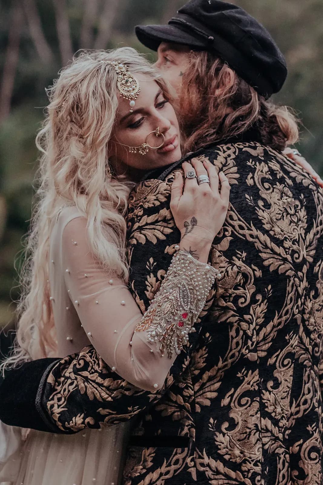 sally_mitch_real_wedding_couple_moment_rainy_wedding_day_wedlii_701dacb8e3