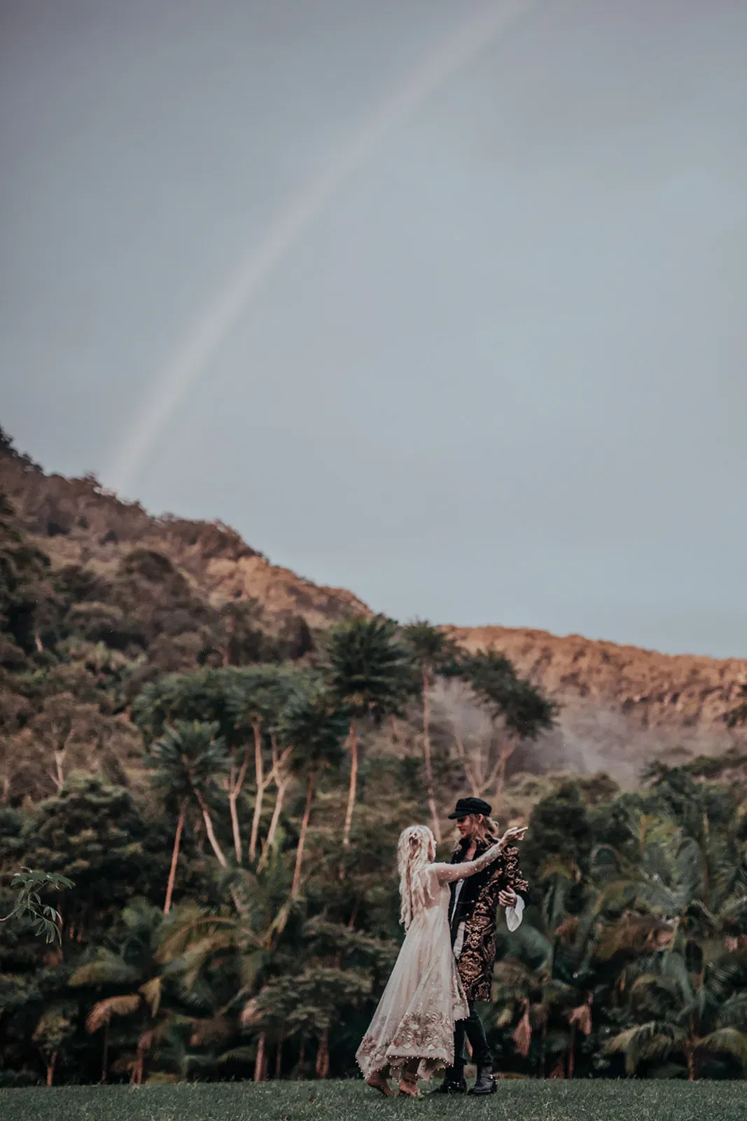 sally_mitch_real_wedding_festoon_lighting_mood_night_detail_wedlii_cbe8f9143a