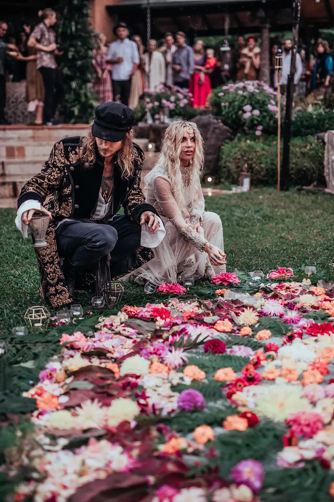 sally_mitch_real_wedding_table_setting_pink_dahlias_gold_details_wedlii_c65a382882