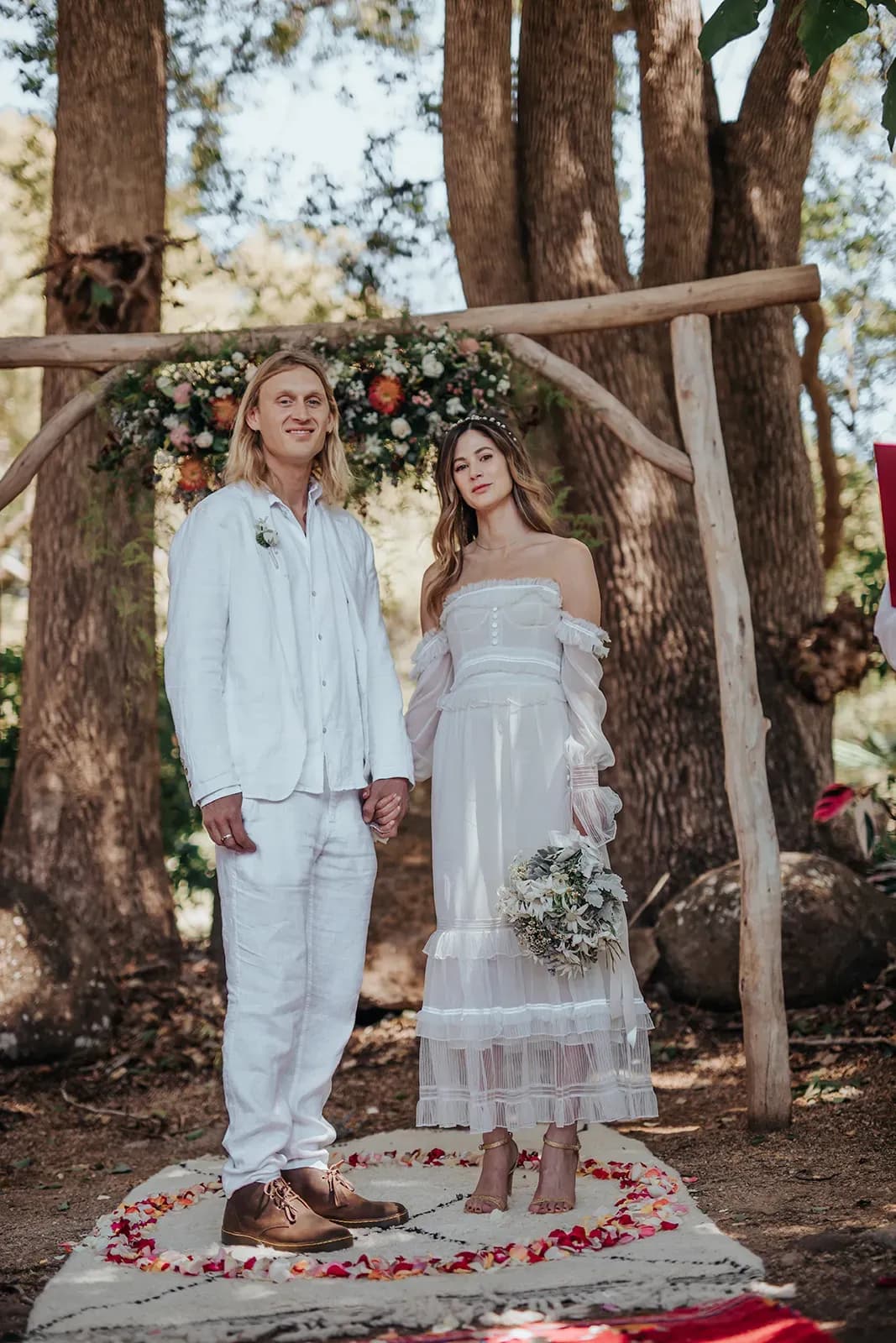 emica_jesse_real_wedding_centerpieces_floral_and_table_styling_wedlii_fa26c5e9fa