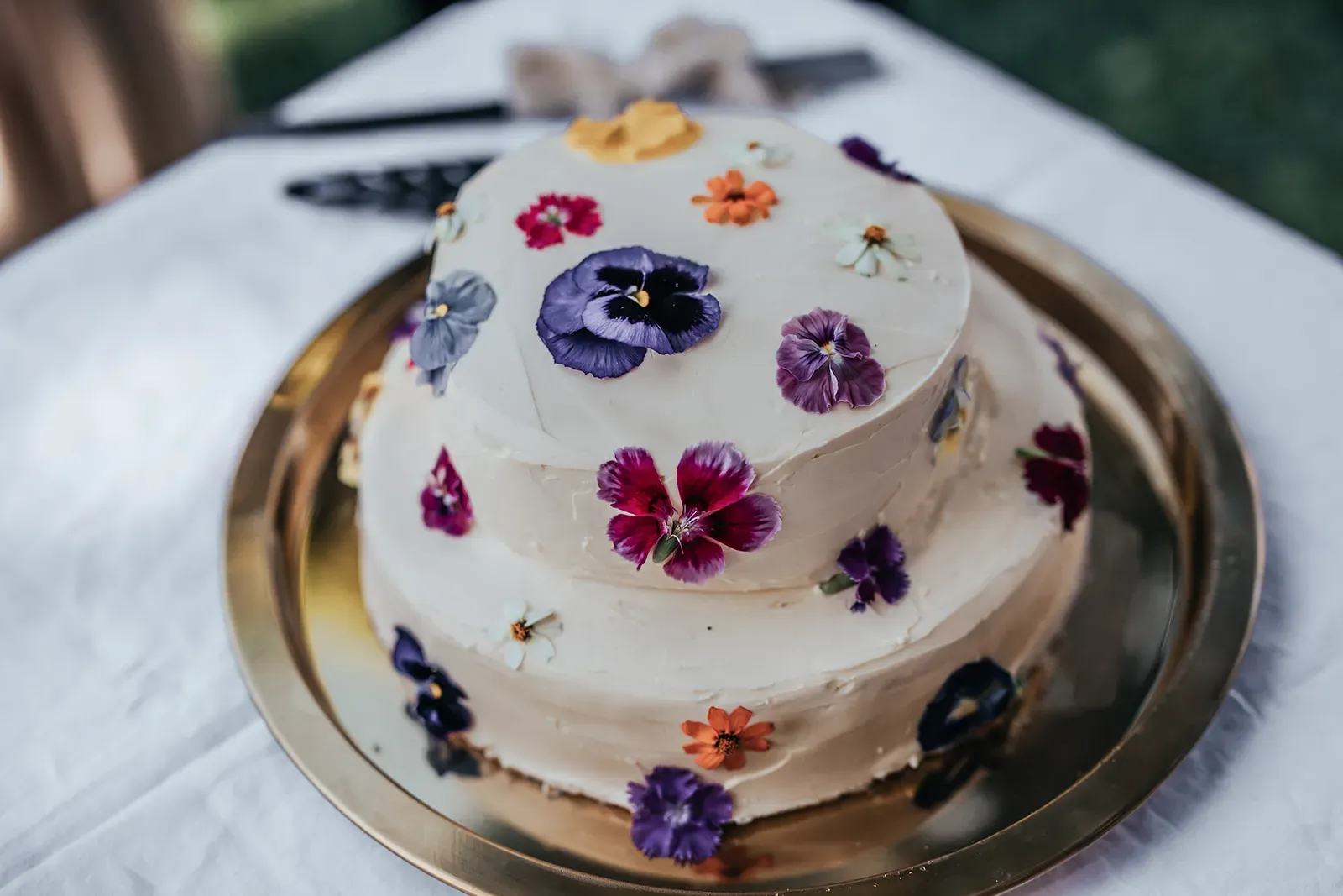 emica_jesse_real_wedding_guests_dancing_party_vibe_wedlii_07b3d1c442