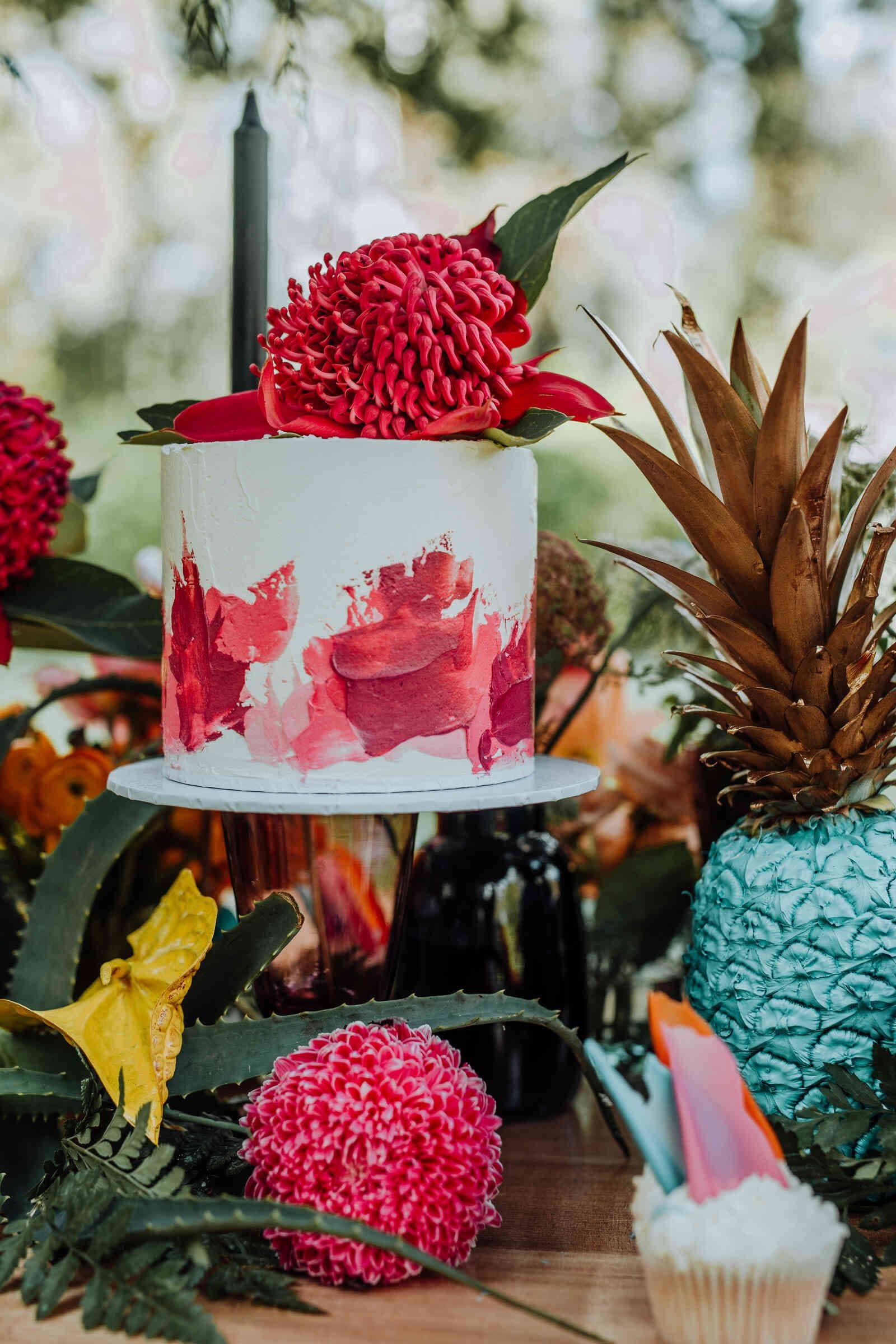 wedding_cake_red_brushstrokes_waratah_flower_56a12513b8