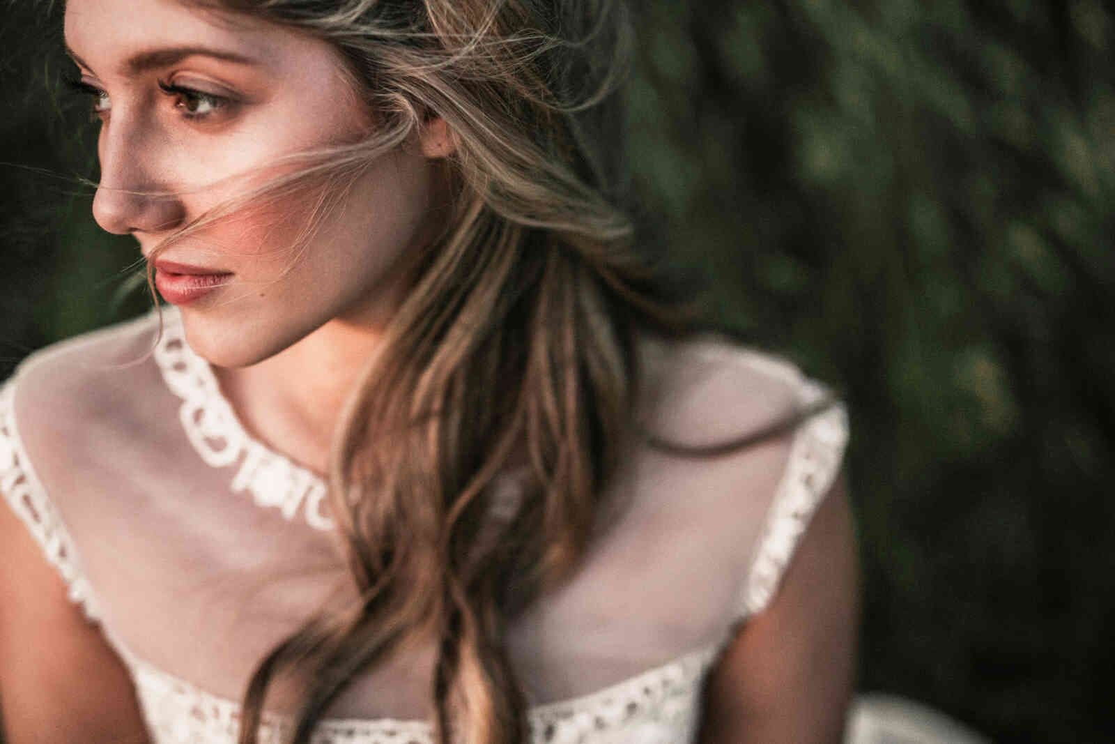 bride_profile_wind_blown_hair_closeup_1d4dd004e3