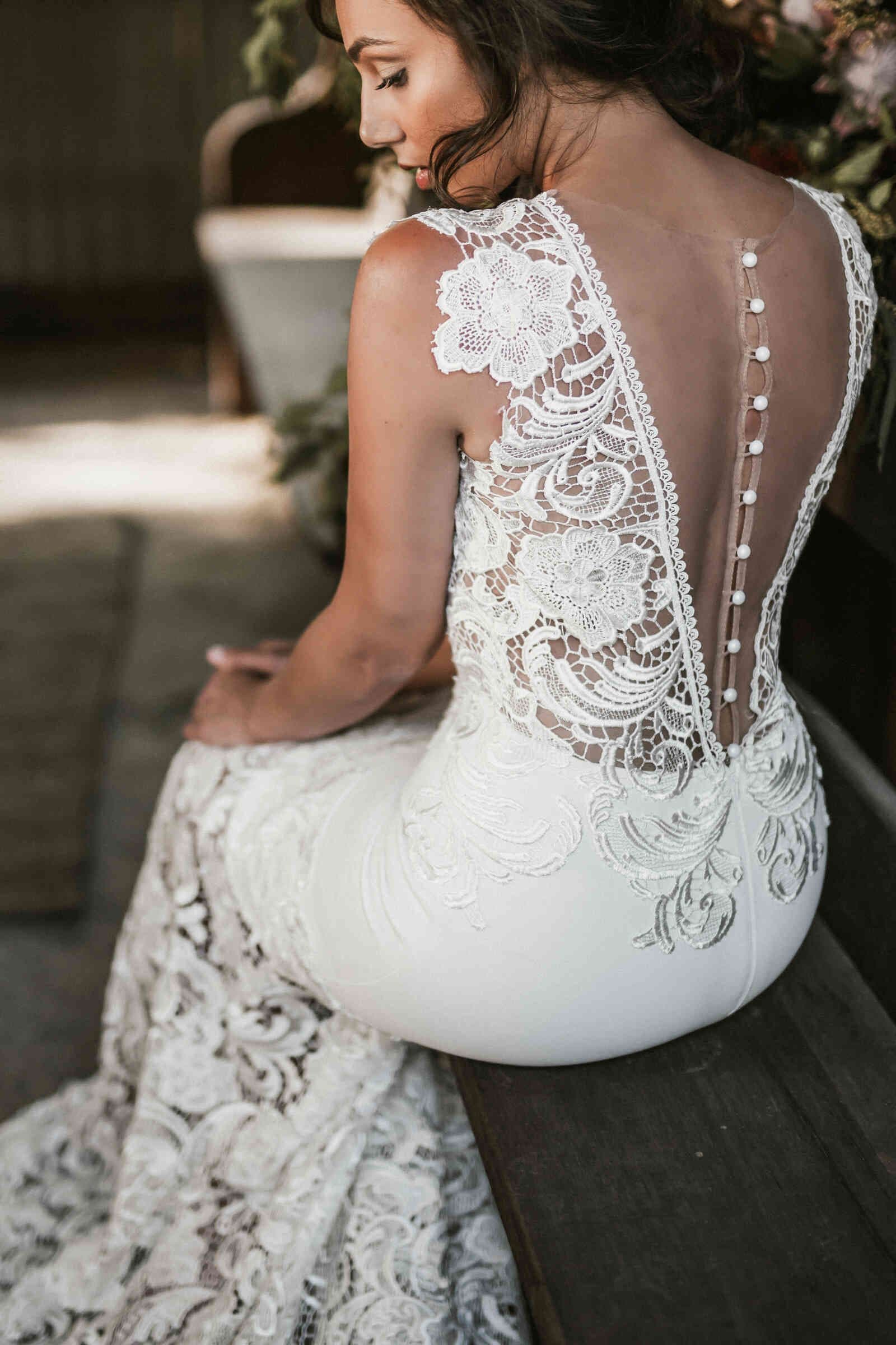 wedding_dress_back_lace_illusion_buttons_e6d604a68c
