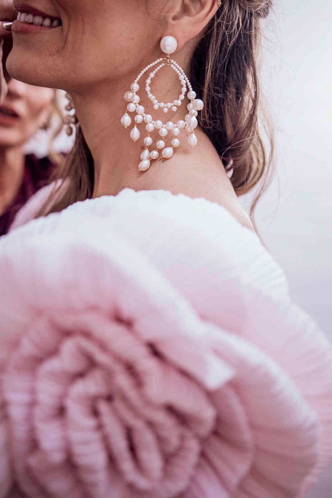close_up_bride_pearl_dangle_earrings_pink_ruffle_shoulder_06afd69d7b