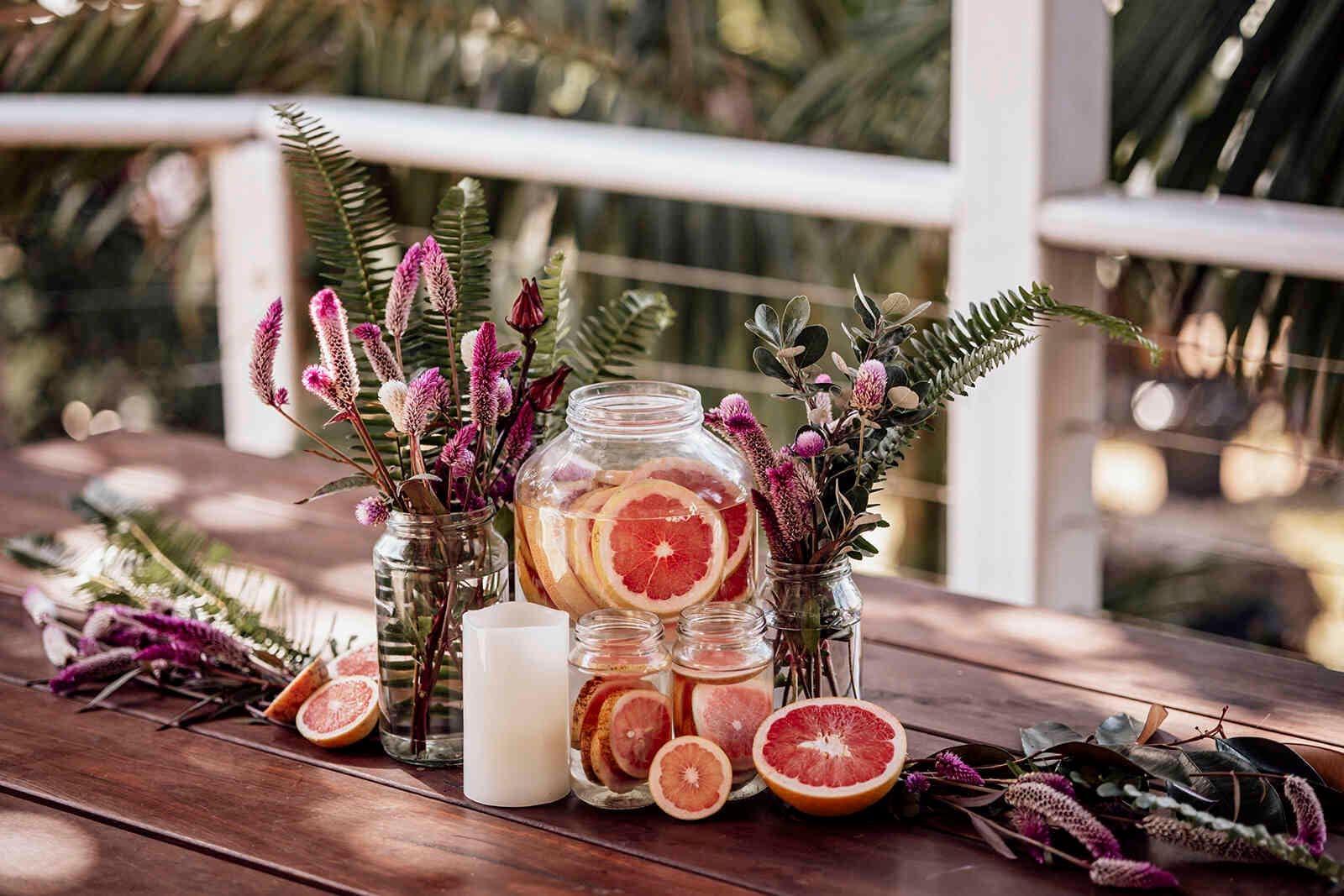 grapefruit_and_flower_centerpiece_wooden_table_decor_07388169be