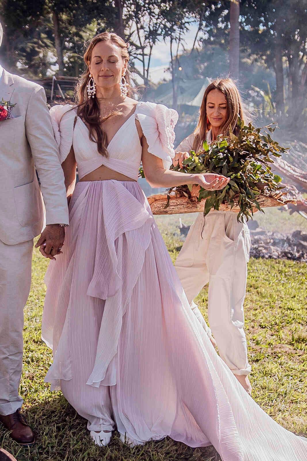 bride_groom_aboriginal_ceremony_smoking_ritual_eucalyptus_d0a6f2e4a9