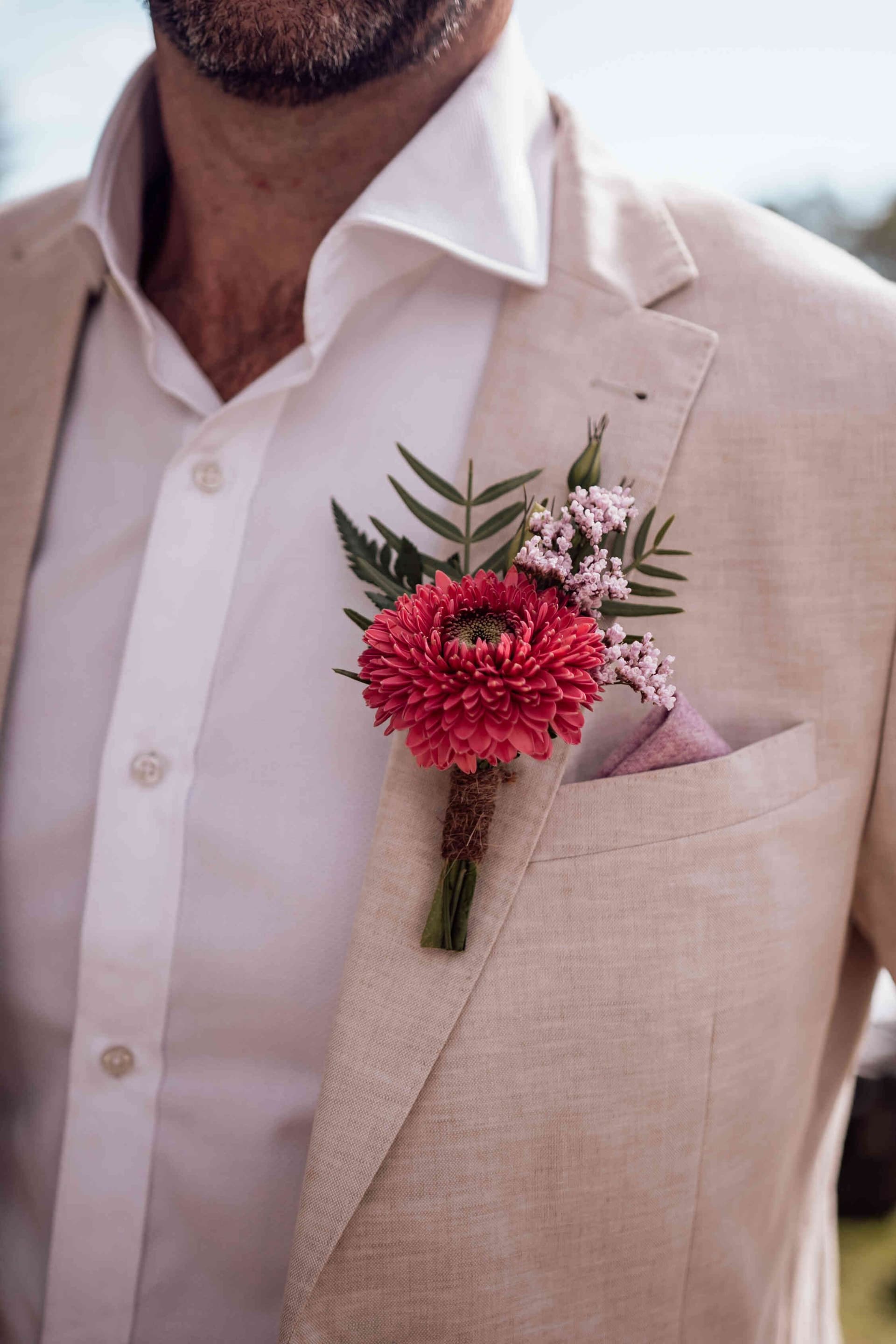 helen_tiernan_groom_beige_suit_pink_gerbera_boutonniere_982491cc25